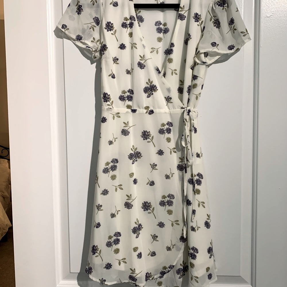 *SOLD* Le Lis Floral Wrap Mini-Dress in Size Small
